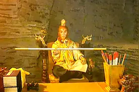孙悟空被降伏后，金箍棒为何没有还给龙王？看它的真正主人是谁？视频封面