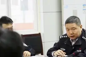男子改名换姓潜逃数年 已成为一名成功商人警方一路追查将其抓获视频封面