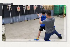 广州华连射击场 小朋友体验气手枪射击训练（真枪太响不敢玩 😊）视频封面