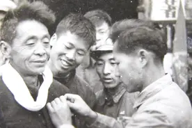 他是我军有名的军需处长，1955年授少将衔，后坚决回乡当农民视频封面