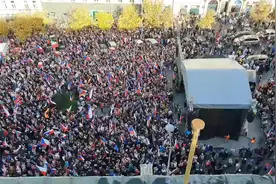 人山人海！捷克民众深陷能源危机 两月四占布拉格广场抗议视频封面
