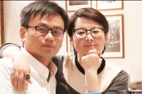 袁立终于不秀恩爱，大晒抱娃照片母爱泛滥，网友：孩子都生了？视频封面