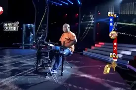 谁是大擂主：独臂摄像师边打鼓边唱，《光辉岁月》，原唱都得听哭视频封面