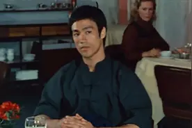 猛龙过江：小伙吃饭吃到太撑吃不下，想了个办法，笑得肚子痛视频封面