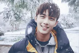 吴磊脸部因拍戏被烫伤，《星汉灿灿》已经停拍，希望弟弟没事视频封面