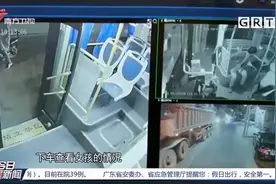 女孩下公交脚被车门夹住，竟被拖行几十米后才被发现|今日最新闻视频封面