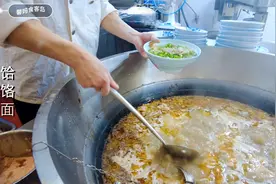 大锅羊汤香喷扑鼻，正宗的饸饹面才这么讲究，中原美食在河南视频封面