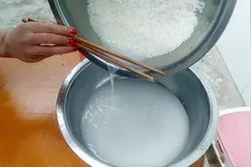 淘米水可别再倒掉了，一碗淘米水能做几百元的事，学到就是赚到视频封面