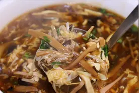这才是“酸辣汤”的正确做法！传统用料喝的就是这个味视频封面