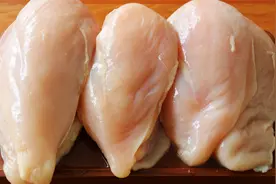 一次做12块鸡胸肉鸡排，外皮焦脆，肉质鲜嫩，随吃随取，超懒人！视频封面