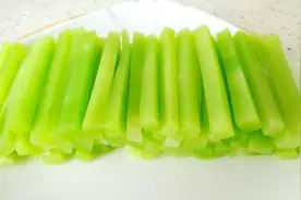 这才是青笋最好吃的做法，做法简单，不爱吃青菜的孩子都抢着吃视频封面