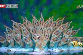 舞蹈《吉祥吉祥》，美女绝美孔雀舞宛若置身仙境，观众看呆了视频封面