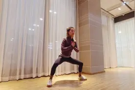 原地坚持“下蹲交叉跳”，成功瘦到99，一个月暴瘦全身视频封面