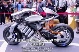 日本发明“不倒翁”摩托，刻意撞都倒不了，200米内还能自己跑！视频封面