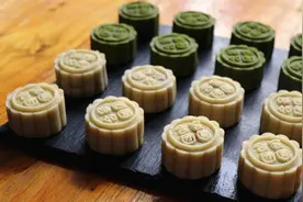 广式月饼吃腻了？可以试试做桃山皮，外皮入口即化，内馅丰富多彩