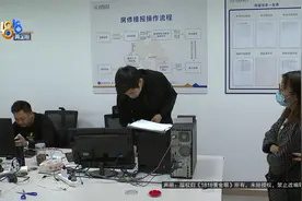 【1818黄金眼】电梯紧邻房间影响休息，卧室还是书房？视频封面