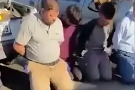 土耳其多人在灾区抢劫黄金和电子产品，被抓后当街扇耳光！视频封面