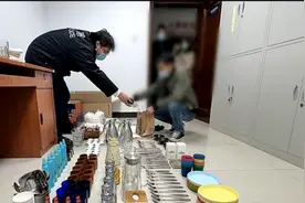 顺手牵羊成习惯，嫌疑人装傻充愣，晚节不保进班房丨法治进行时视频封面