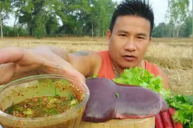 泰国表哥美味吃播，猪肝刺身，香甜爽脆视频封面