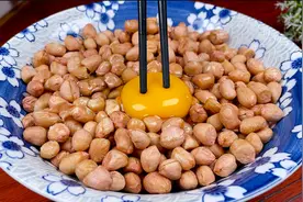 我做梦也没想到，花生米里打1个鸡蛋，出锅太香了，越吃越想吃视频封面