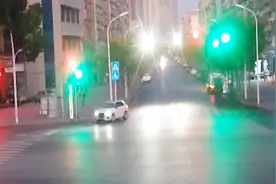老人被撞现场无痕迹证物无视频监控，肇事者逃逸，天网恢恢！视频封面