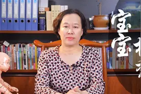 拯救“秃头”宝宝！枕秃有3个原因，家长赶紧改，解决脱发困扰！视频封面