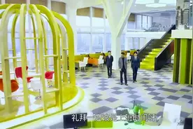 角力之城：总裁被迫辞职，不料员工们都跟着辞职，新总裁该气炸了视频封面