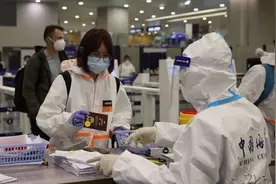 留学生从意大利回国全过程：登机前全身消毒 下飞机三项测试视频封面