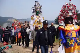 福州习俗 游神 现场 黑白无常 各路大神 走乡道 后面女神家喻户晓视频封面