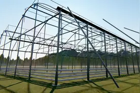 薄膜大棚分步骤搭建教学，连栋薄膜温室大棚建造教程视频封面