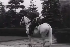 1946年，朱可夫骑着白马检阅苏联英雄部队视频封面