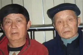 成龙回安徽老家认亲，两个亲哥哥家境贫寒，却自称不花成龙一分钱视频封面
