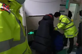 外地男孩燃放爆竹手指被炸断 交警一路护送 疾驰到哈尔滨就医视频封面