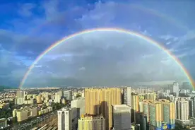 美爆了！广州雨后天空现双彩虹 和七彩祥云交相辉映视频封面