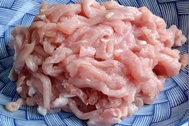 炒瘦肉有人放淀粉，有人放蛋清，都不对，教你正确做法，鲜嫩入味视频封面