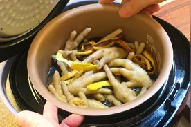 鸡爪好吃的懒人做法，只需一个电饭煲，口感软糯又清香，真解馋视频封面