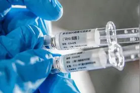 国产疫苗最快明年上市！全国首个新冠灭活疫苗受试者全部产生抗体视频封面