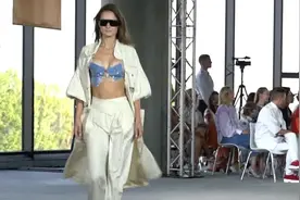 KATYA SILCHENKO 2019时装秀（1）视频封面