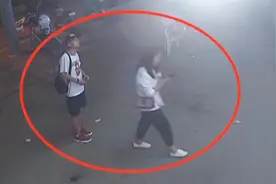 西安一对男女烧烤店吃霸王餐 男子若无其事先撤 女子淡定垫后！视频封面