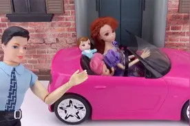 爸爸送妈妈一辆新汽车，妈妈带宝宝开车逛街视频封面