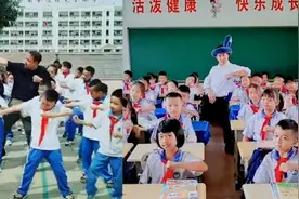 云南一乡村语文老师带全校学生跳霹雳舞 自学成才为锻炼学生身心视频封面