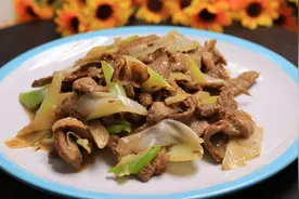 小雪节气要多吃羊肉，它是冬季进补第一肉，和大葱一起炒太香了视频封面