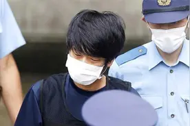 山上彻也杀人被抓，日本舆论震动之际，他母亲终于说了一句话视频封面