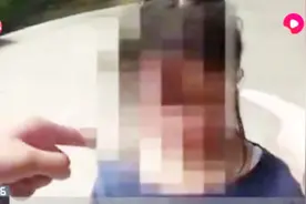 女孩被逼下跪“叫爸爸”，处理结果来了，打人者不满14岁不予处罚视频封面