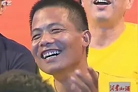 《超级大明星》：奇才表演柔术，整个人缩进箱子中视频封面