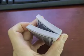 魔术教学：普通纸牌单手洗训练，掌握控洗技巧前后对比视频封面
