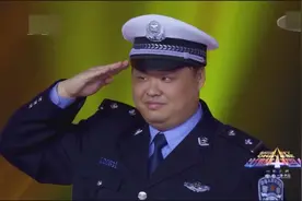 出彩中国人：走路都得靠人搀扶，敬礼却十分有力，中国警察好样的视频封面