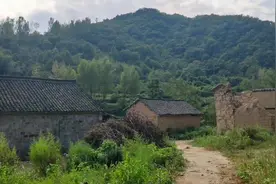 实拍最真实的河南南部农村，村民还住着土坯房，但是犹如世外桃源视频封面