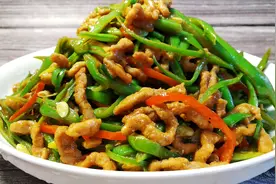 扁豆炒肉丝的家常做法，肉丝滑嫩，扁豆清脆，一大盘上桌就吃光视频封面