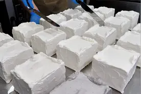 工厂美食之奶油蛋糕批量制作，奶油就是力量！制作过程分享！视频封面